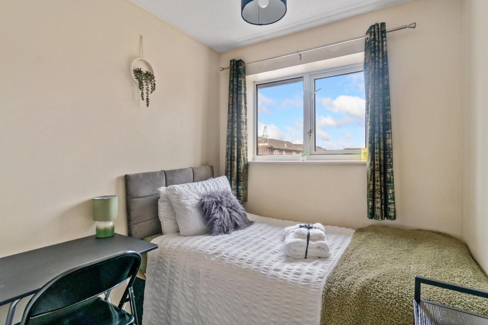 Lush House Close To Ashford Town Centre With Driveway Exteriér fotografie